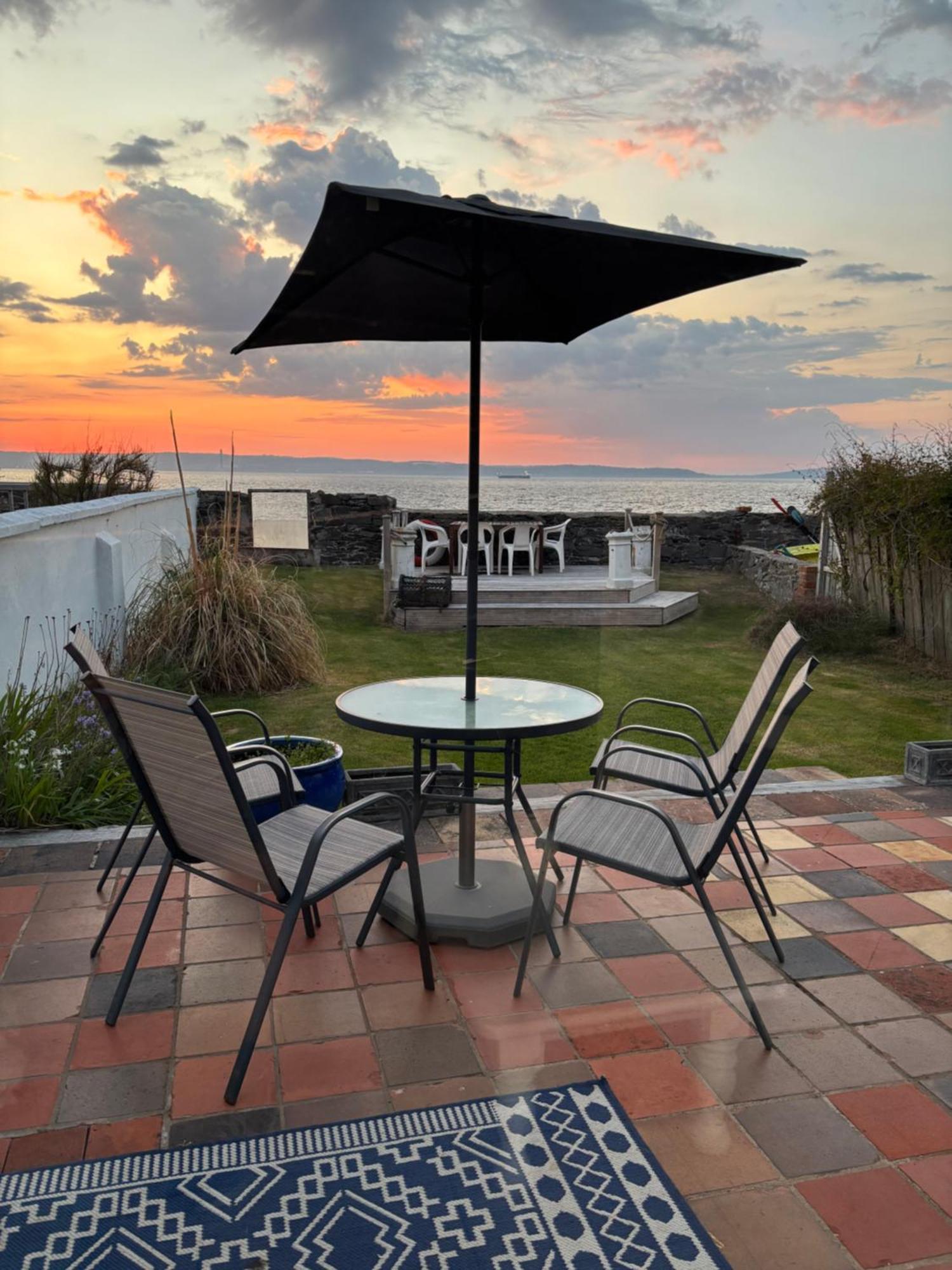 Splash Cottage Beach House With Sea Lapping Garden Bangor  Dış mekan fotoğraf